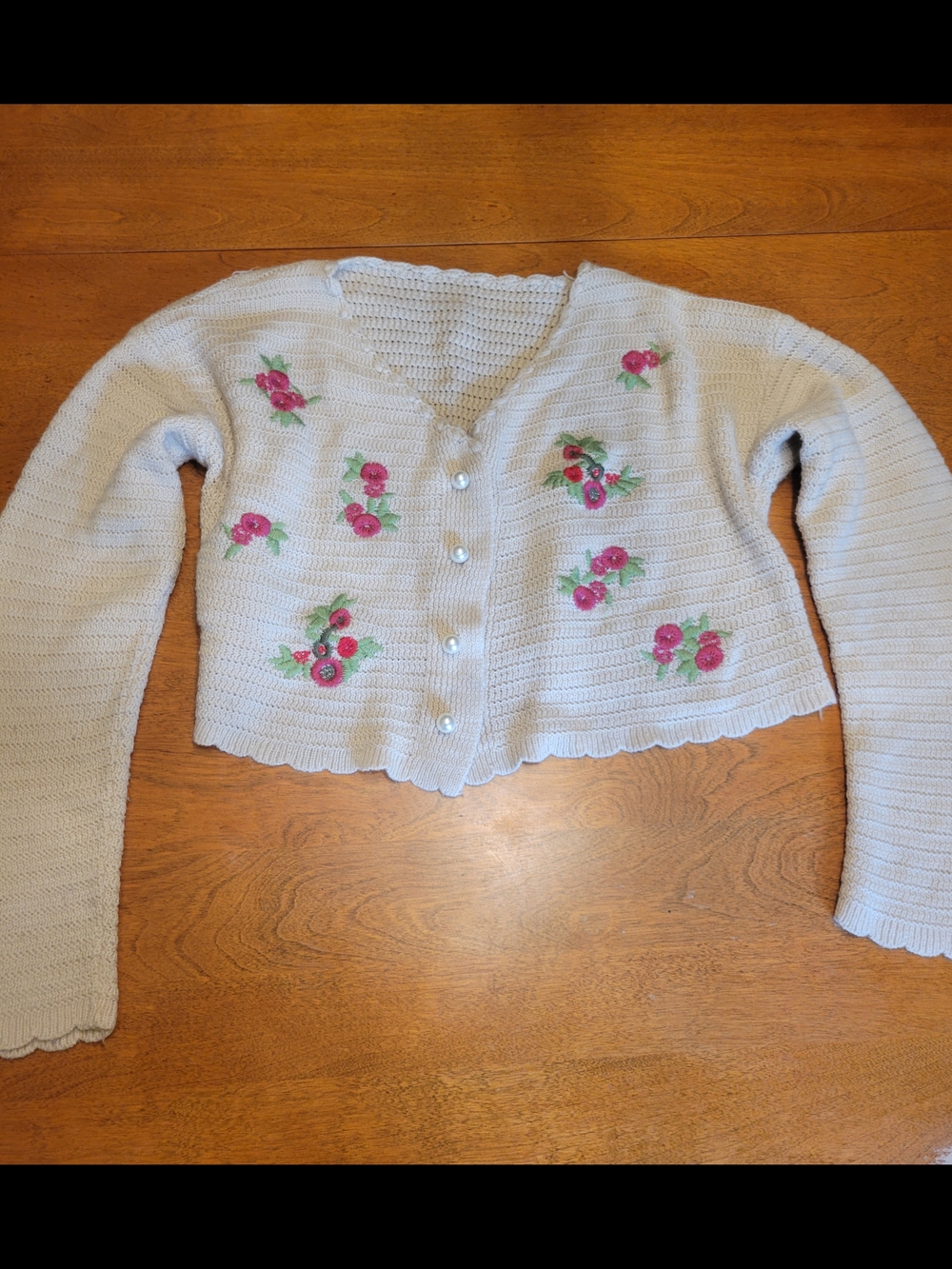 Vintage Style Cropped Knit Cardigan with Red Floral Embroidery | XS-S